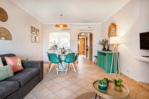 Appartement Confort, 2 chambres, balcon | Coin séjour