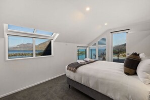 5 bedrooms, desk, iron/ironing board, free WiFi