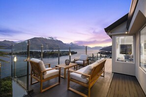 Terrace/patio - Graigue Escape over the lake (Queenstown)