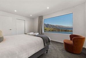 5 bedrooms, desk, iron/ironing board, free WiFi