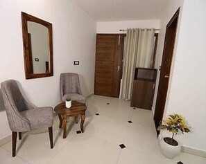 Basic Room | Desk, free WiFi - LAVIT HOTEL (Faridabad)