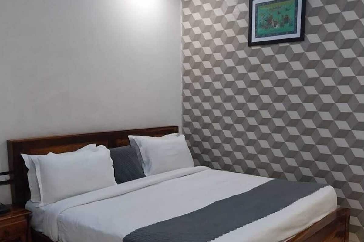 Basic Room | Meja, Wi-fi percuma