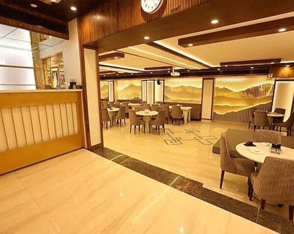 Daily buffet breakfast (INR 500 per person)