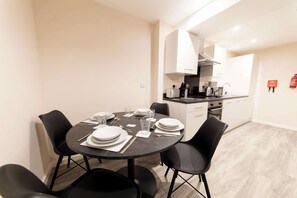 Dining - Modern & Spacious 2 Bed Manchester Apartment (Manchester)