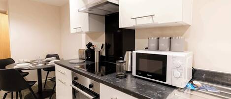 Fridge, microwave, oven, stovetop