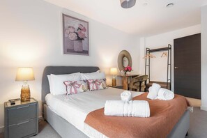 1 soverom, skrivebord, strykejern/-brett og wi-fi