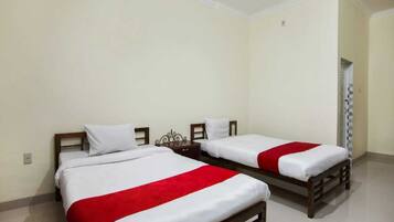 Habitación estándar con 2 camas individuales | Escritorio, espacio para trabajar con laptop y wifi gratis