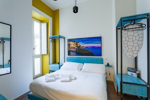 5 bedrooms, WiFi, bed sheets