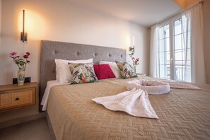 高級公寓, 2 間臥室, 海港景 | 房內夾萬、熨斗/熨衫板、免費嬰兒床、免費 Wi-Fi