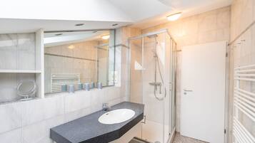 Hårføner og håndklær