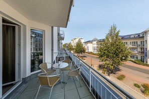 Outdoor dining - Apartment Bella Vita in the apartment house Bel Vital (Binz)