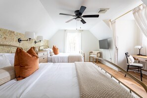 4 Schlafzimmer, Schreibtisch, Bügeleisen/Bügelbrett, Reisekinderbett