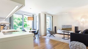 A modern kitchen with a sink, dining area, and a large window. - Vacation apartment Greta`s Beach Home in the Villa Vogue for 4 persons, Meeresbl (Binz)