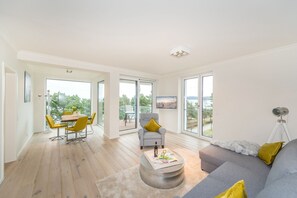 TV, DVD-spiller og stereoanlegg