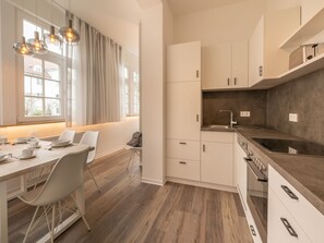 Kühlschrank, Ofen, Herdplatte, Geschirrspüler