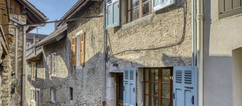 Les Volets Bleus – Charming Village House