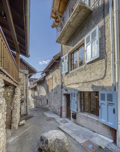 Les Volets Bleus – Charming Village House