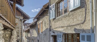 Les Volets Bleus – Charming Village House