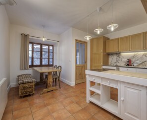 Fridge, oven, dishwasher, toaster