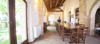 Elegant country house with private pool for families and large groups of friends