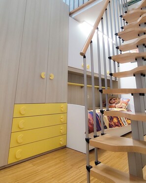 3 bedrooms, in-room safe, desk, iron/ironing board