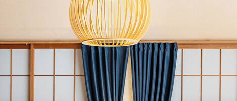 3 عدّة غرف نوم وستائر تعتيم ومكواة/لوح كي وواي فاي مجانًا