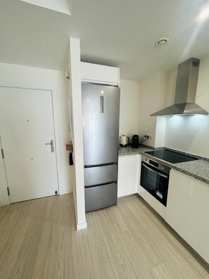Fridge, oven, stovetop, coffee/tea maker - New One Bedroom Apartment (Torremolinos)