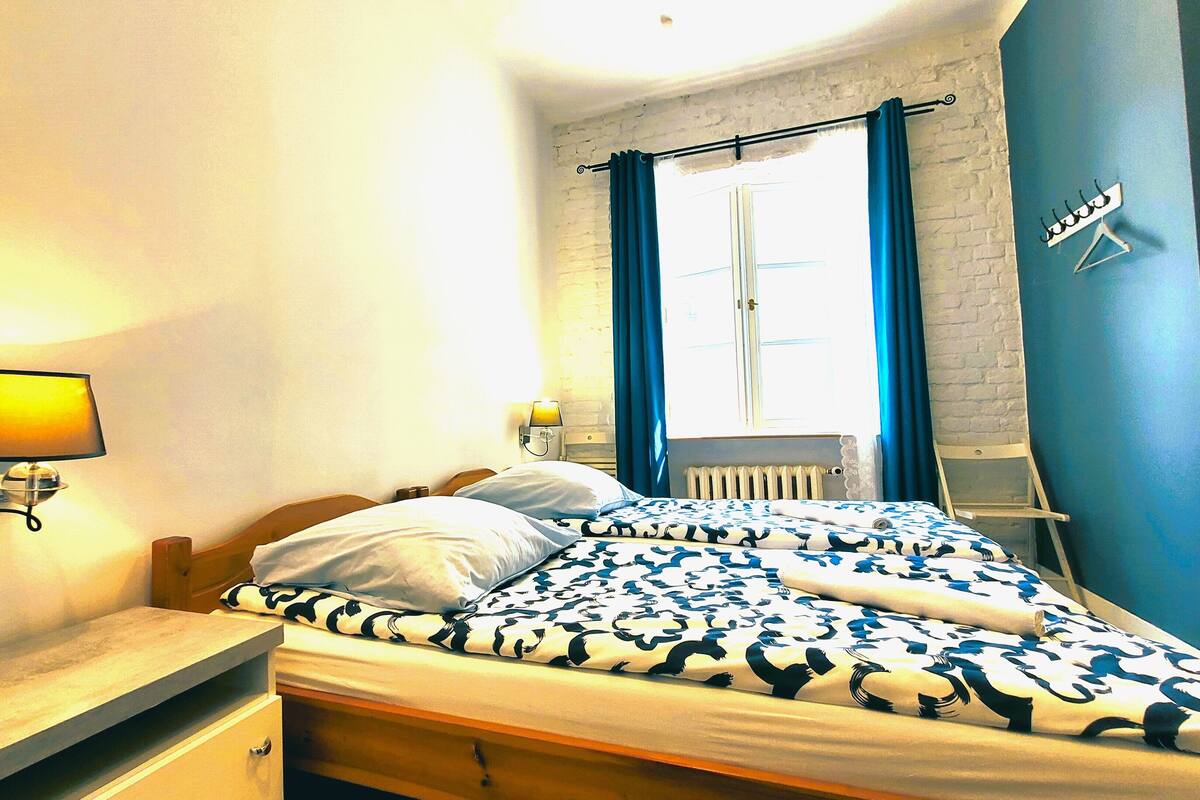 Chambre économique avec lits jumeaux | Fer et planche à repasser, accès au Wi-Fi (inclus), décor unique