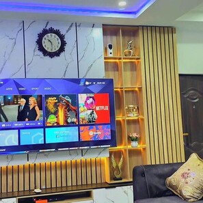 Perhehuoneisto, parveke, kaupunkinäköala | Oleskelualue