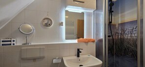 Douche, sèche-cheveux