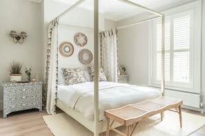 5 bedrooms, iron/ironing board, WiFi