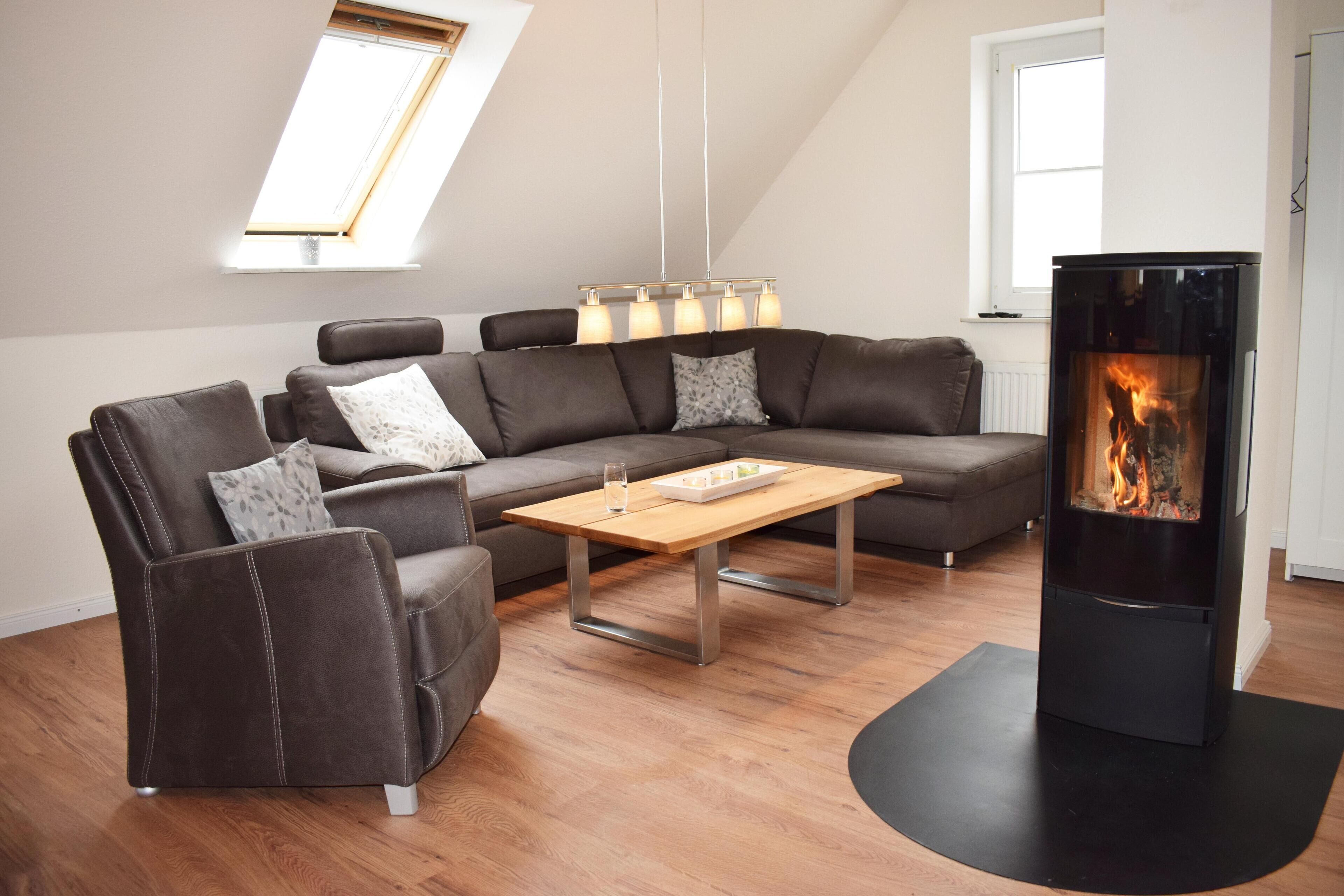 Fernseher, Kamin, DVD-Player, Tischtennisplatte