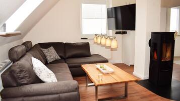 Fernseher, Kamin, DVD-Player, Tischtennisplatte
