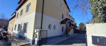 Guest apartment "Vinothek im Piestingtal" - 1 to 6 persons - 5mn from the A2