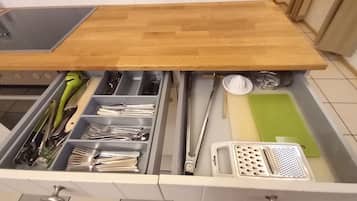 Fridge, stovetop, dishwasher, coffee/tea maker