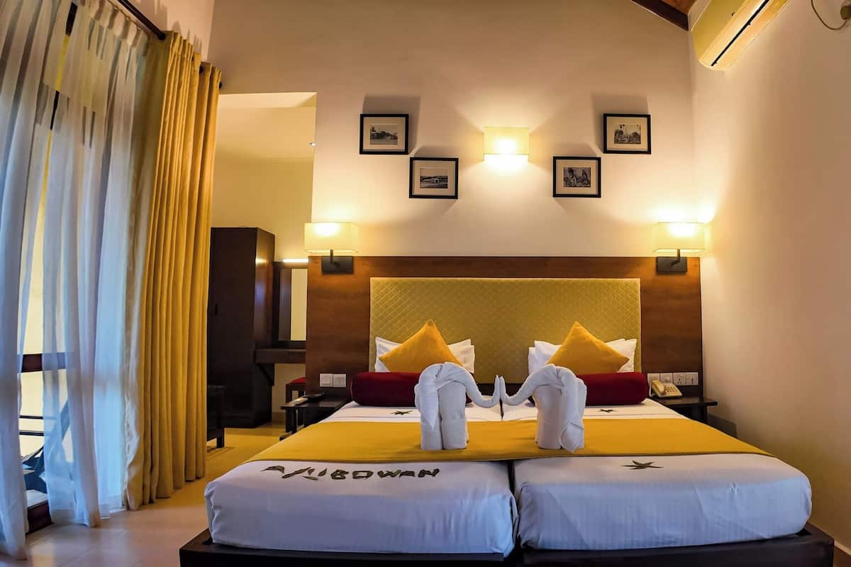 1 bedroom, hypo-allergenic bedding, minibar, desk