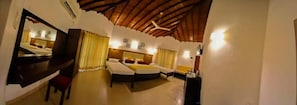 Habitació quàdruple familiar | 1 dormitori, roba de llit hipoal·lergògena, minibar i escriptori