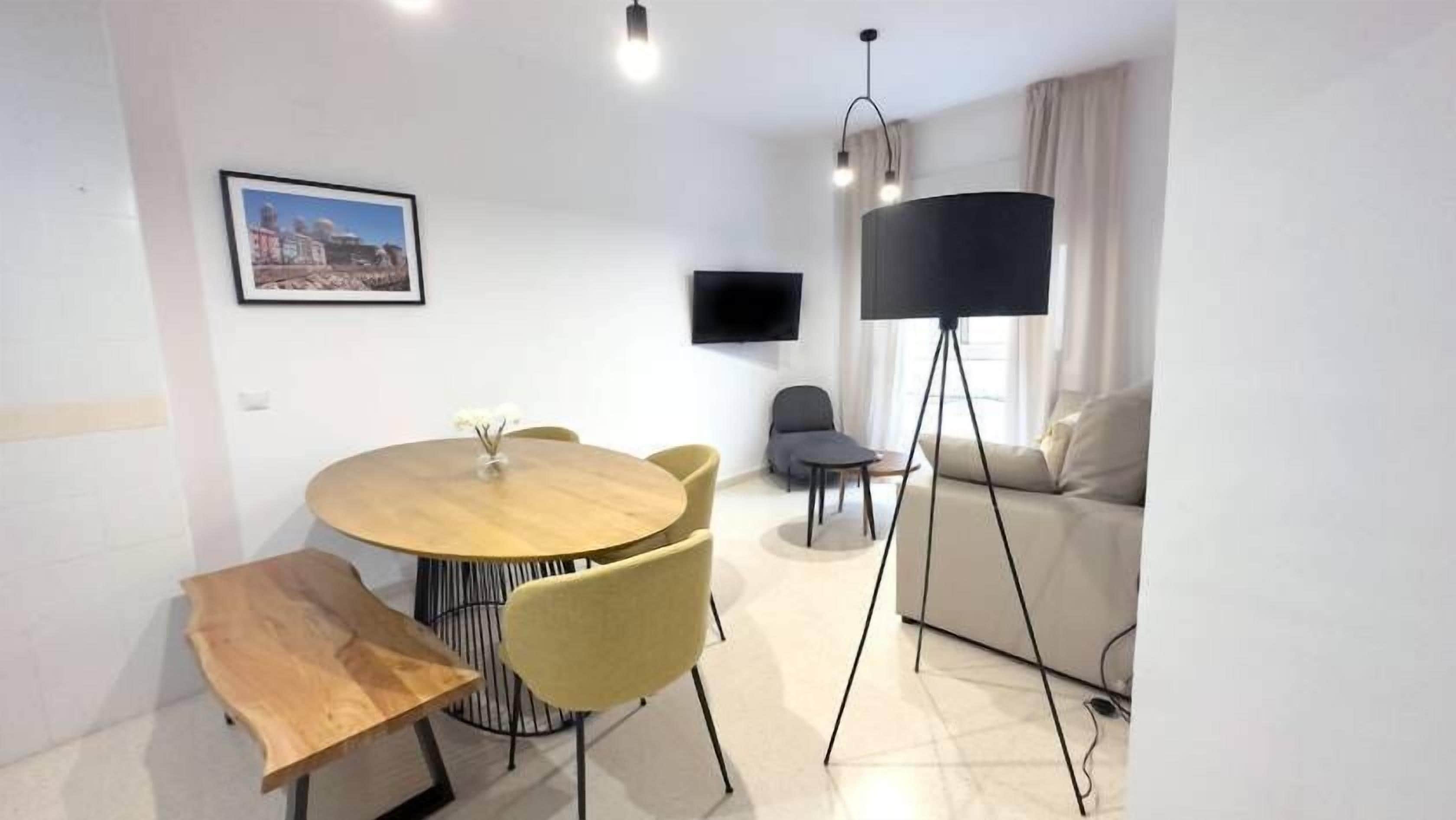 Deluxe-huoneisto, kaupunkinäköala | Oleskelualue | Televisio