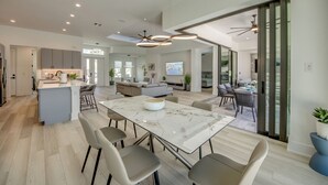 Interior - Villa Sunrays -NEW 3-bedroom Villa with pool & spa (Cape Coral)