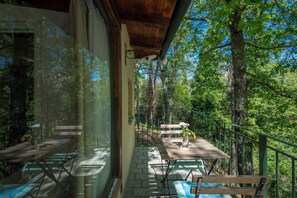 Villa - utsikt mot trädgården | Balkong