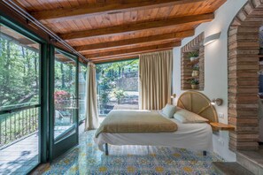 Villa - utsikt mot trädgården | 5 sovrum och gratis wi-fi