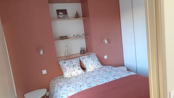 1 bedroom, iron/ironing board, travel cot, free WiFi