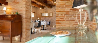 Villa Torre Anna: Luxury Experience Jacuzzi, Piscina & Giardino Privati