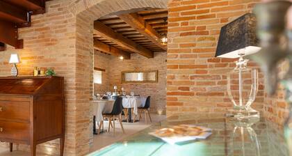 Villa Torre Anna: Luxury Experience Jacuzzi, Pool & Garden
