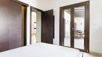 Vila luxo, vista para a piscina | 2 quartos, ferros/tábuas de passar roupa, Wi-Fi de cortesia