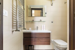 Villa Deluxe, vue piscine | Salle de bain