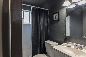 milieuvriendelijk toiletgerief, een haardroger, handdoeken, zeep