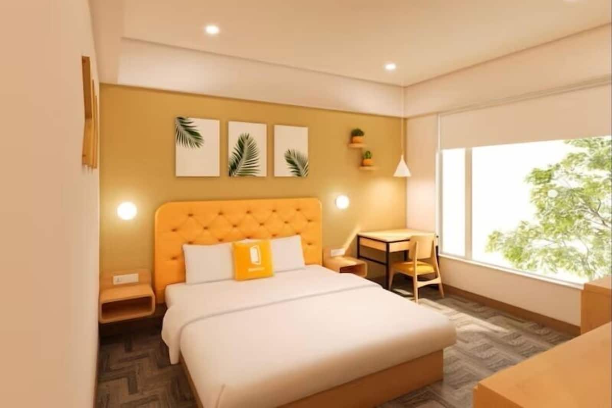 In-room safe, desk, laptop workspace, WiFi (free)