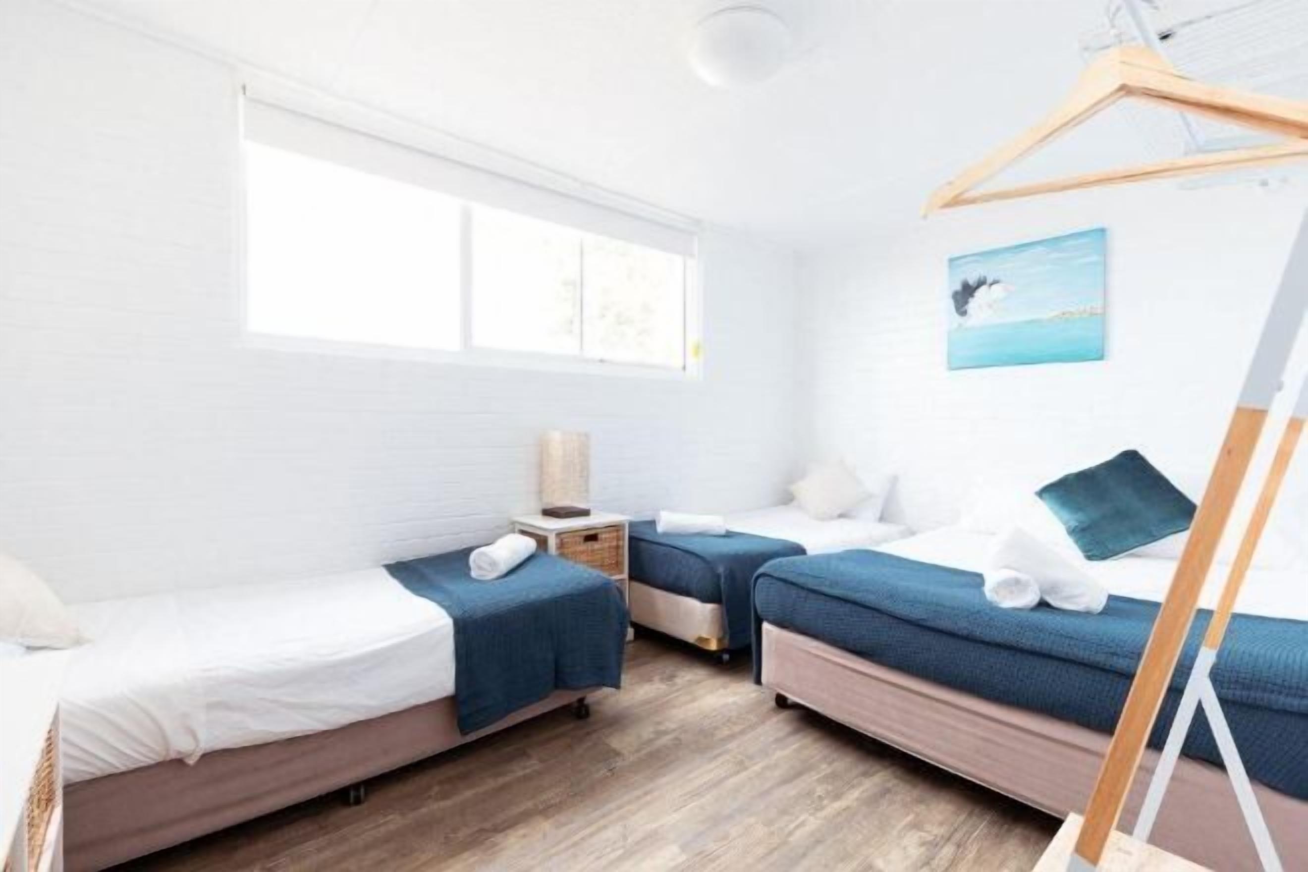 Fer et planche à repasser, draps fournis