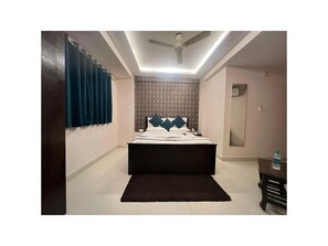 スタンダード ダブルルーム シティビュー | デスク、ノートパソコン用作業スペース、WiFi (無料)、ベッドシーツ